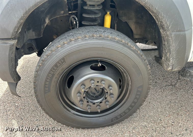 image for item DO6501 2017 Ford F550 Super Duty flatbed truck