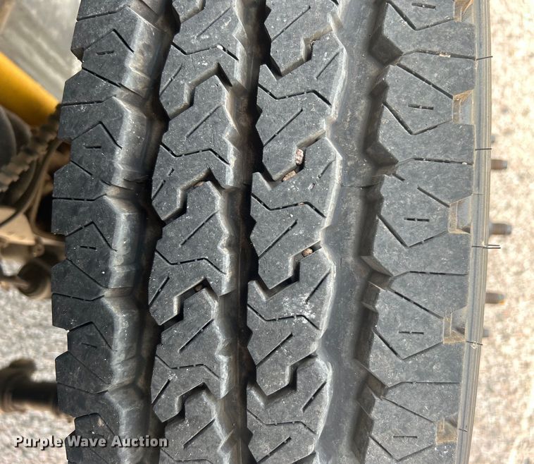 image for item DO6501 2017 Ford F550 Super Duty flatbed truck