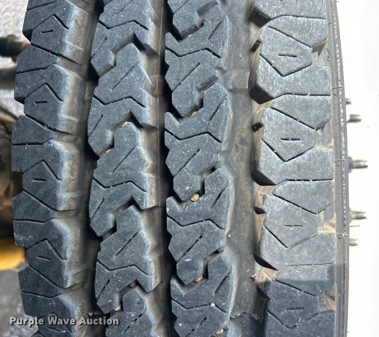 image for item DO6501 2017 Ford F550 Super Duty flatbed truck