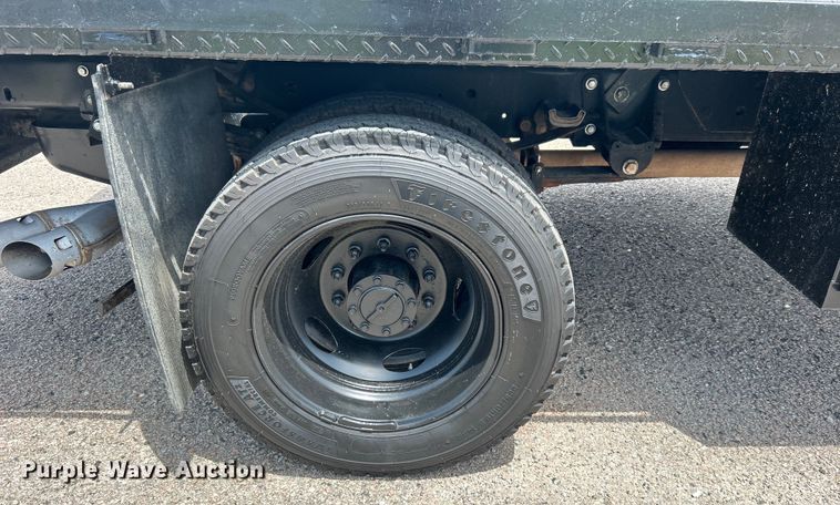 image for item DO6501 2017 Ford F550 Super Duty flatbed truck