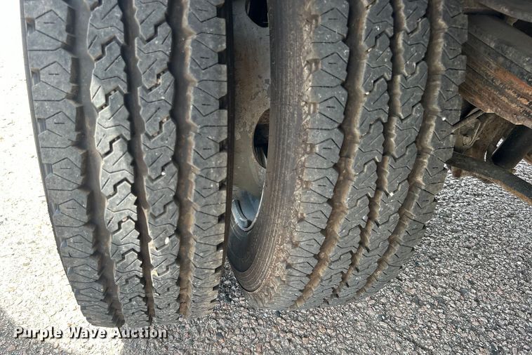 image for item DO6501 2017 Ford F550 Super Duty flatbed truck