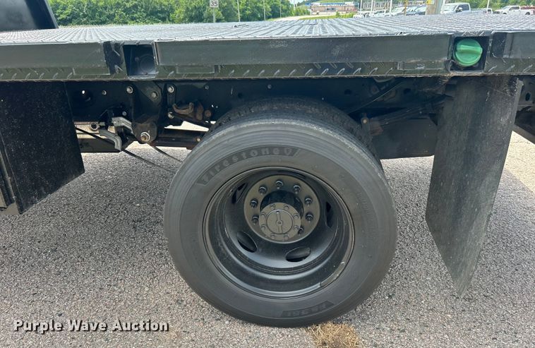 image for item DO6501 2017 Ford F550 Super Duty flatbed truck