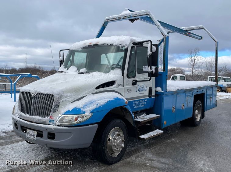 image for item DP0285 2006 International 4300 truck cab and chassis