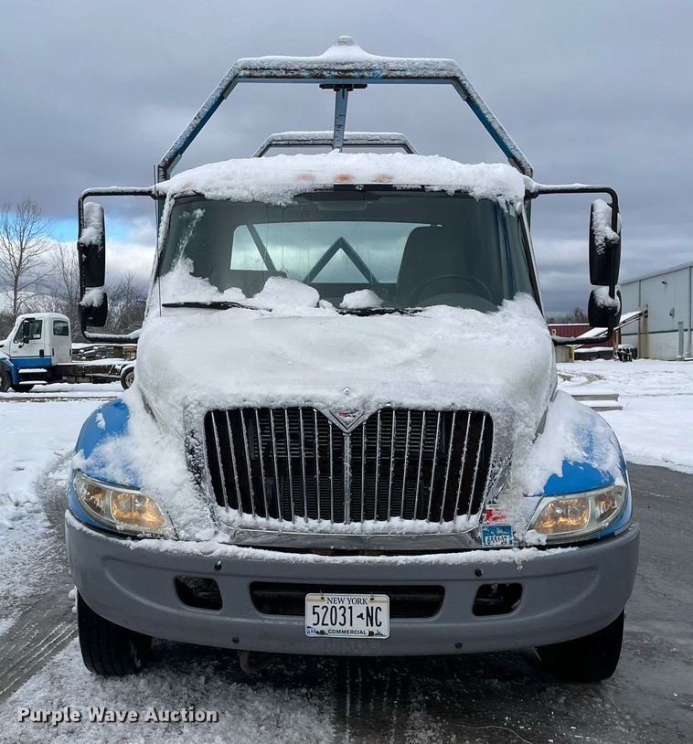 image for item DP0285 2006 International 4300 truck cab and chassis