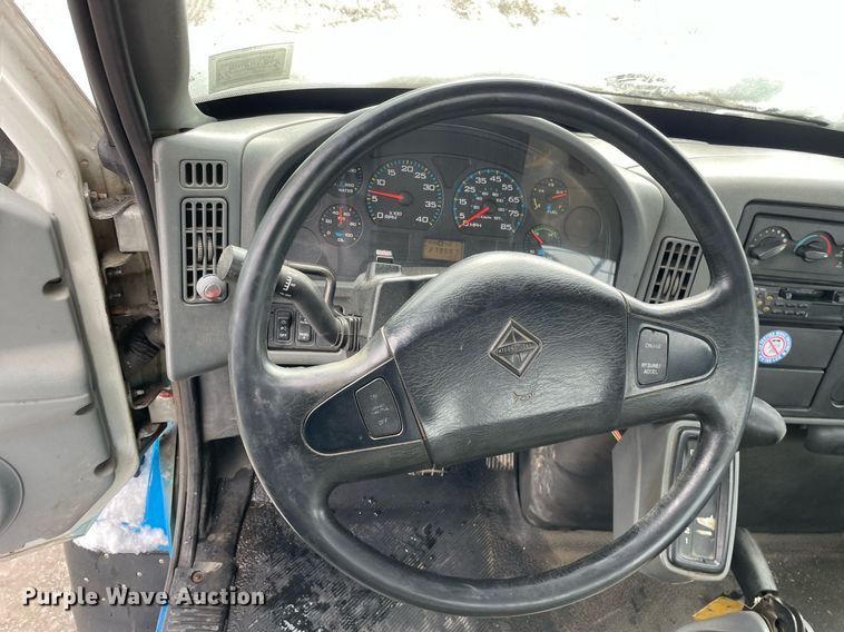 image for item DP0285 2006 International 4300 truck cab and chassis