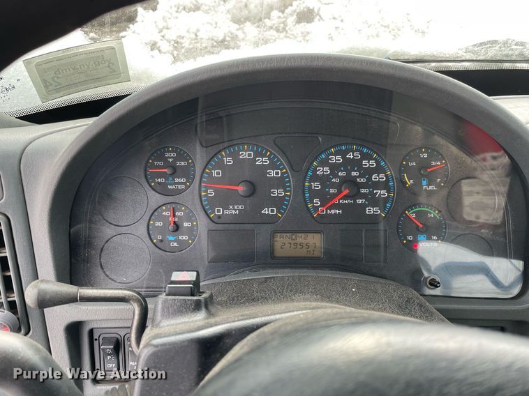 image for item DP0285 2006 International 4300 truck cab and chassis