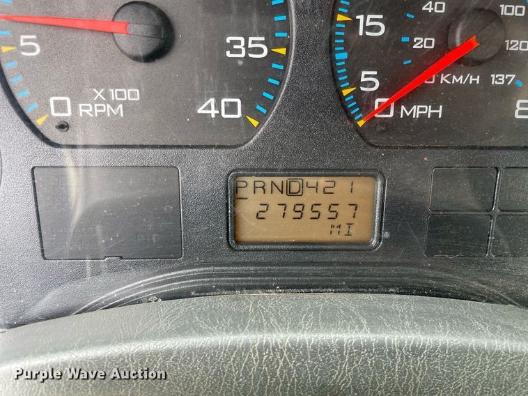 image for item DP0285 2006 International 4300 truck cab and chassis