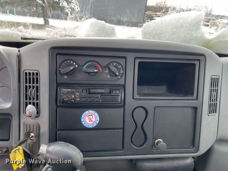 image for item DP0285 2006 International 4300 truck cab and chassis