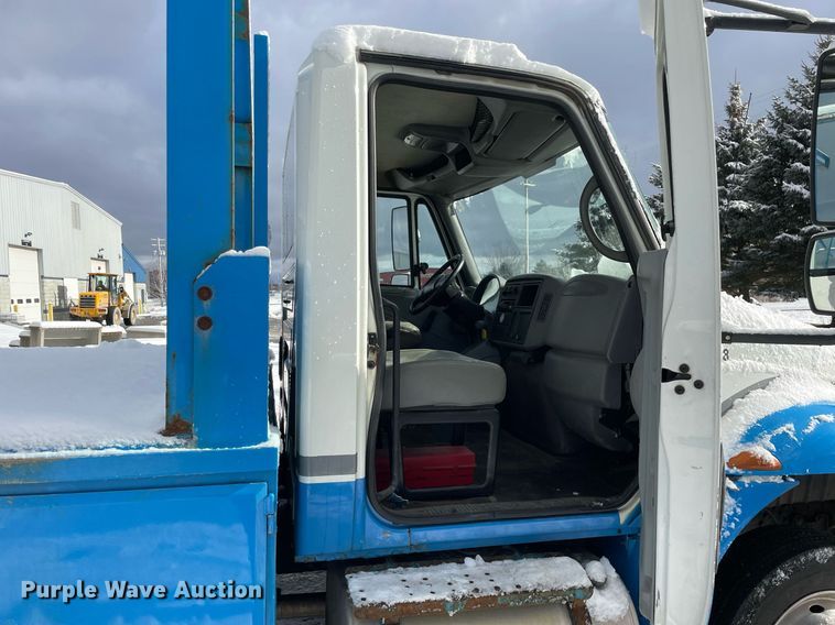 image for item DP0285 2006 International 4300 truck cab and chassis