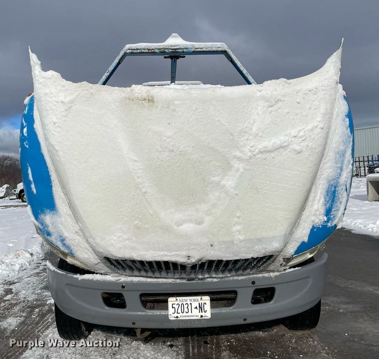 image for item DP0285 2006 International 4300 truck cab and chassis