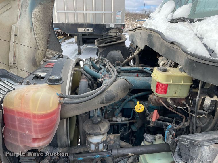 image for item DP0285 2006 International 4300 truck cab and chassis