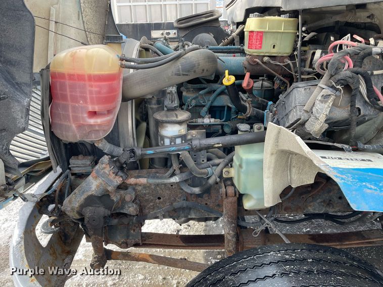 image for item DP0285 2006 International 4300 truck cab and chassis