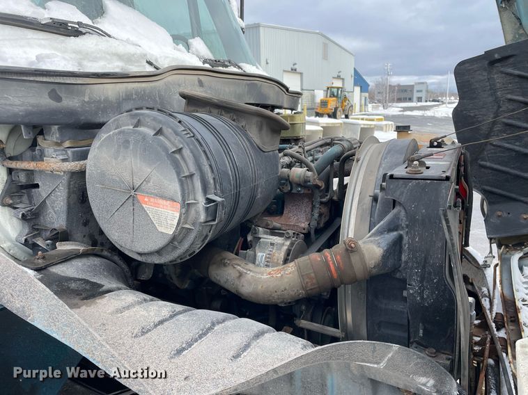 image for item DP0285 2006 International 4300 truck cab and chassis