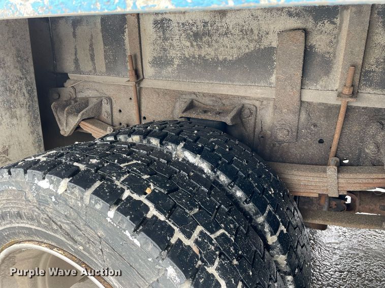 image for item DP0285 2006 International 4300 truck cab and chassis