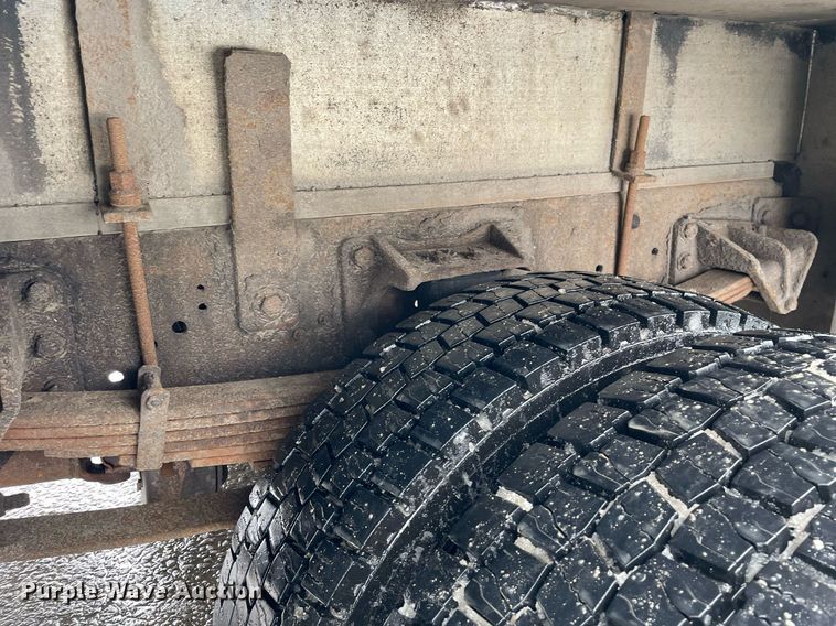 image for item DP0285 2006 International 4300 truck cab and chassis