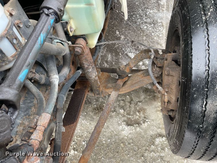 image for item DP0285 2006 International 4300 truck cab and chassis