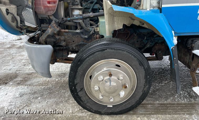 image for item DP0285 2006 International 4300 truck cab and chassis