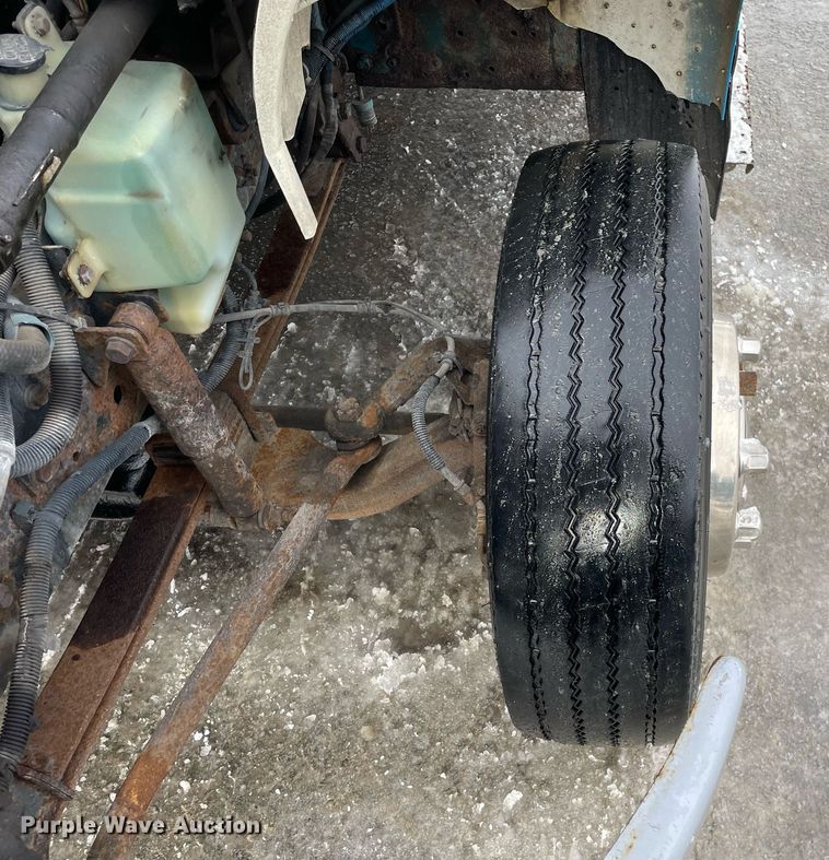 image for item DP0285 2006 International 4300 truck cab and chassis