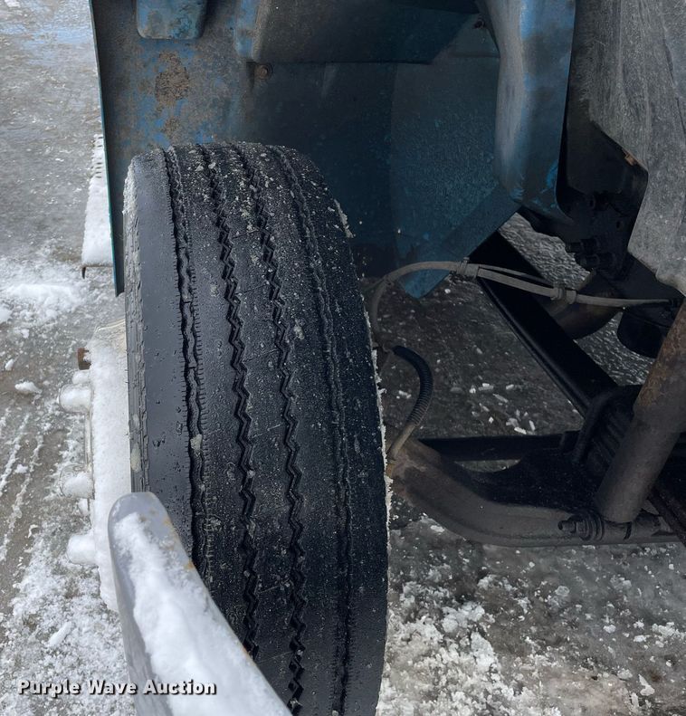 image for item DP0285 2006 International 4300 truck cab and chassis