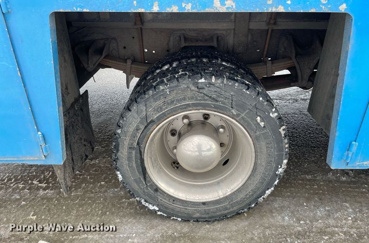 image for item DP0285 2006 International 4300 truck cab and chassis