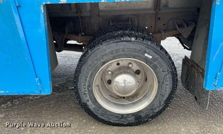 image for item DP0285 2006 International 4300 truck cab and chassis