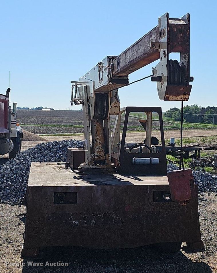 image for item DP0916 1980 Drott 3330 crane