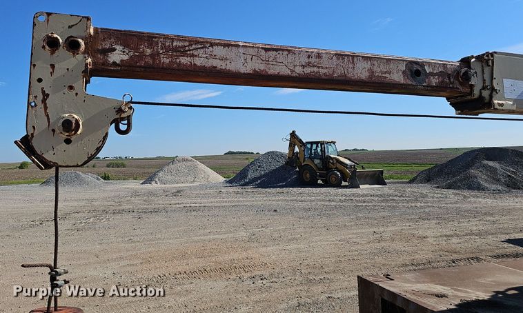 image for item DP0916 1980 Drott 3330 crane