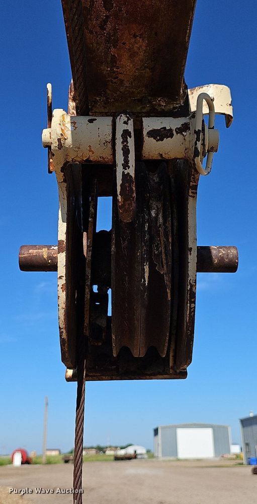 image for item DP0916 1980 Drott 3330 crane