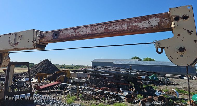 image for item DP0916 1980 Drott 3330 crane