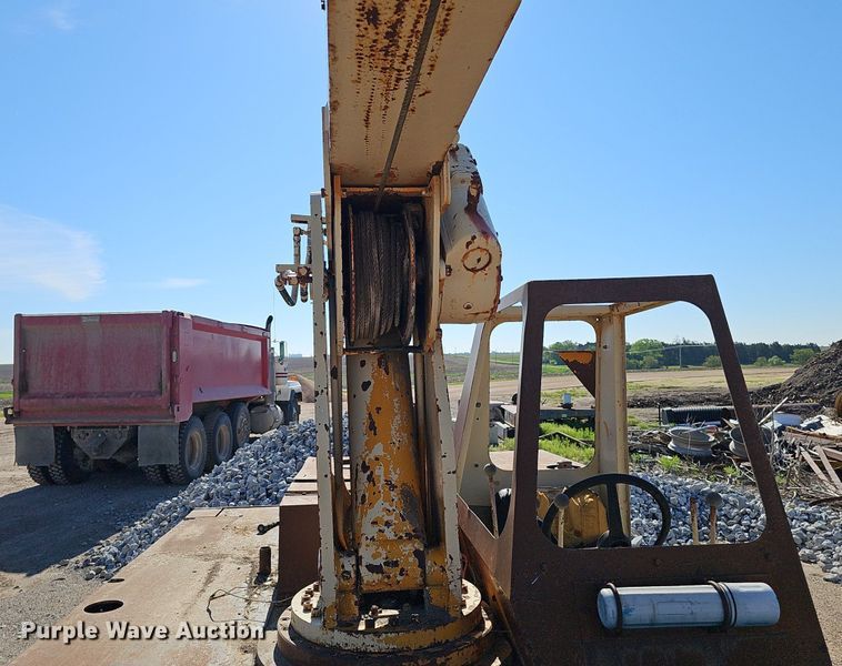 image for item DP0916 1980 Drott 3330 crane