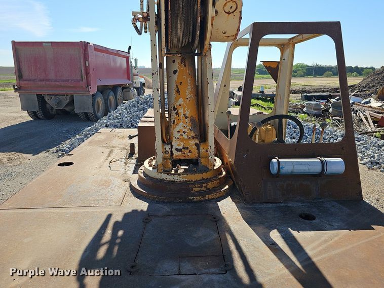 image for item DP0916 1980 Drott 3330 crane