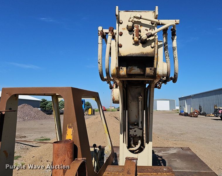 image for item DP0916 1980 Drott 3330 crane