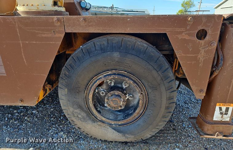 image for item DP0916 1980 Drott 3330 crane