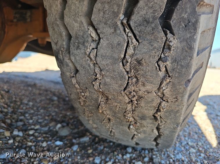 image for item DP0916 1980 Drott 3330 crane