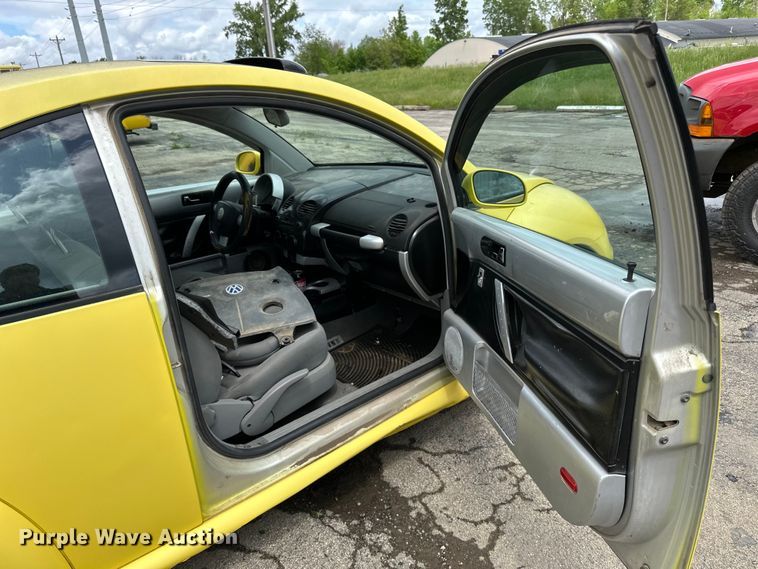 image for item DP8382 2001 Volkswagen  New Beetle 