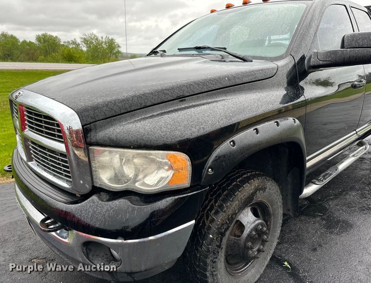 image for item DQ0834 2005 Dodge  Ram 3500 Quad Cab flatbed pickup truck