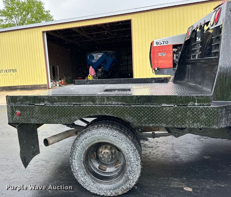 image for item DQ0834 2005 Dodge  Ram 3500 Quad Cab flatbed pickup truck