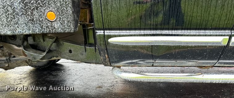 image for item DQ0834 2005 Dodge  Ram 3500 Quad Cab flatbed pickup truck