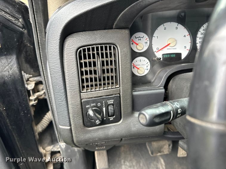 image for item DQ0834 2005 Dodge  Ram 3500 Quad Cab flatbed pickup truck