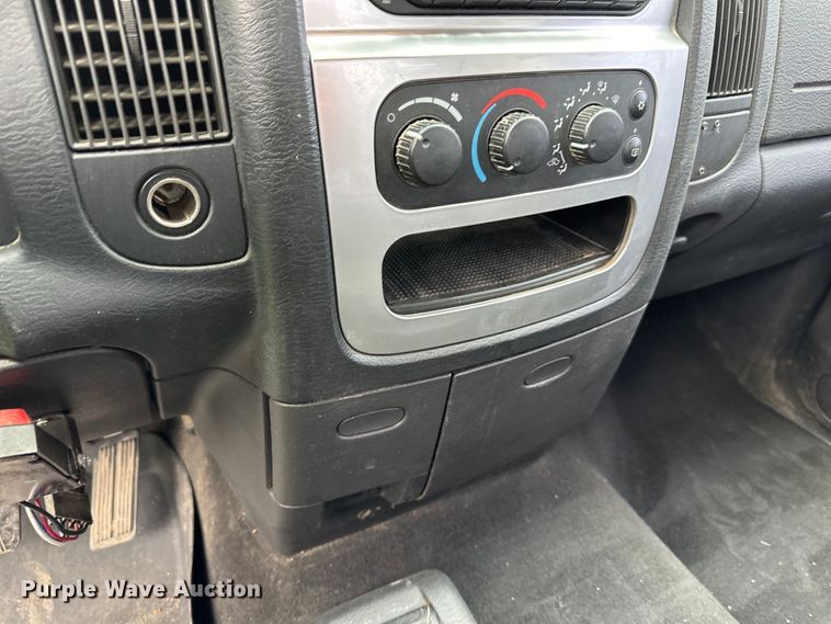 image for item DQ0834 2005 Dodge  Ram 3500 Quad Cab flatbed pickup truck