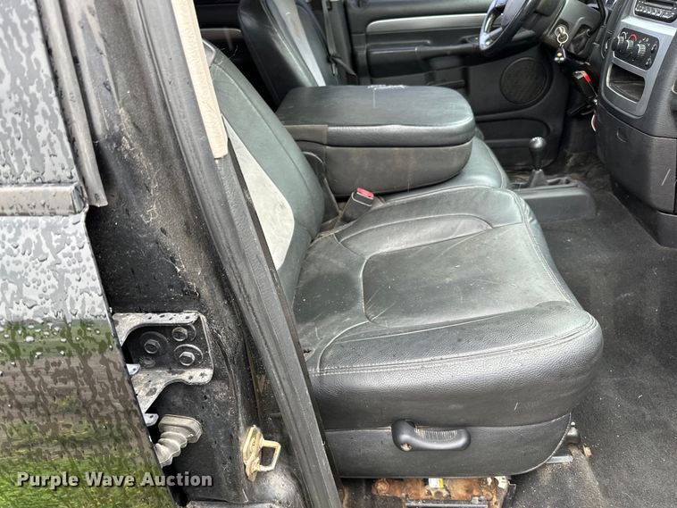 image for item DQ0834 2005 Dodge  Ram 3500 Quad Cab flatbed pickup truck