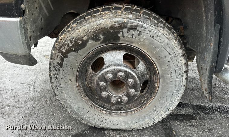 image for item DQ0834 2005 Dodge  Ram 3500 Quad Cab flatbed pickup truck