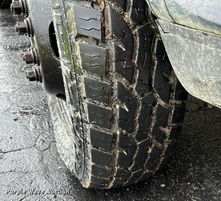 image for item DQ0834 2005 Dodge  Ram 3500 Quad Cab flatbed pickup truck