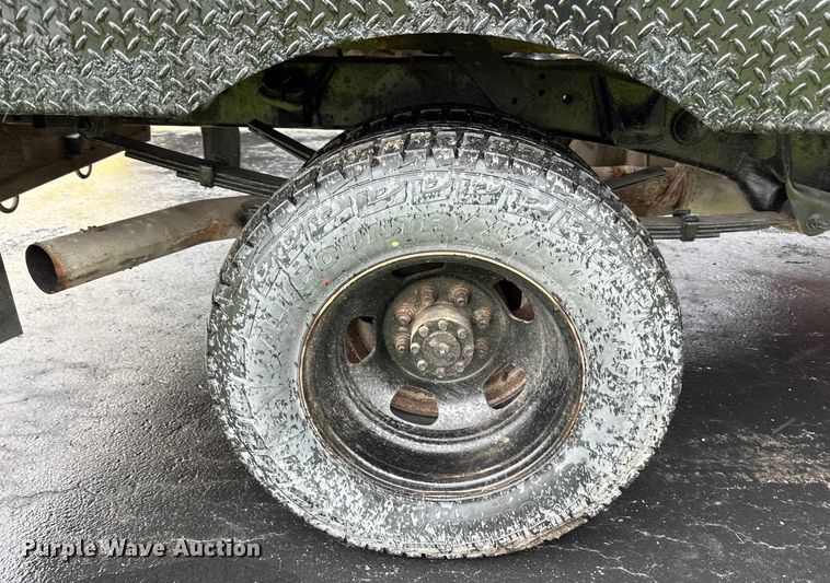 image for item DQ0834 2005 Dodge  Ram 3500 Quad Cab flatbed pickup truck