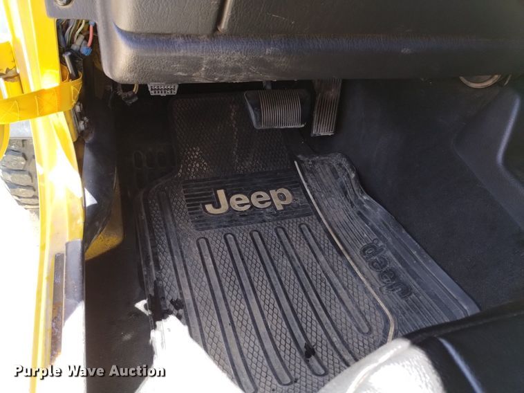 image for item DQ6114 2003 Jeep Wrangler Sport SUV