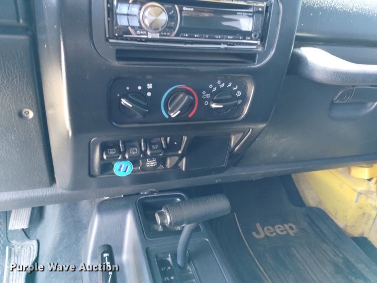 image for item DQ6114 2003 Jeep Wrangler Sport SUV