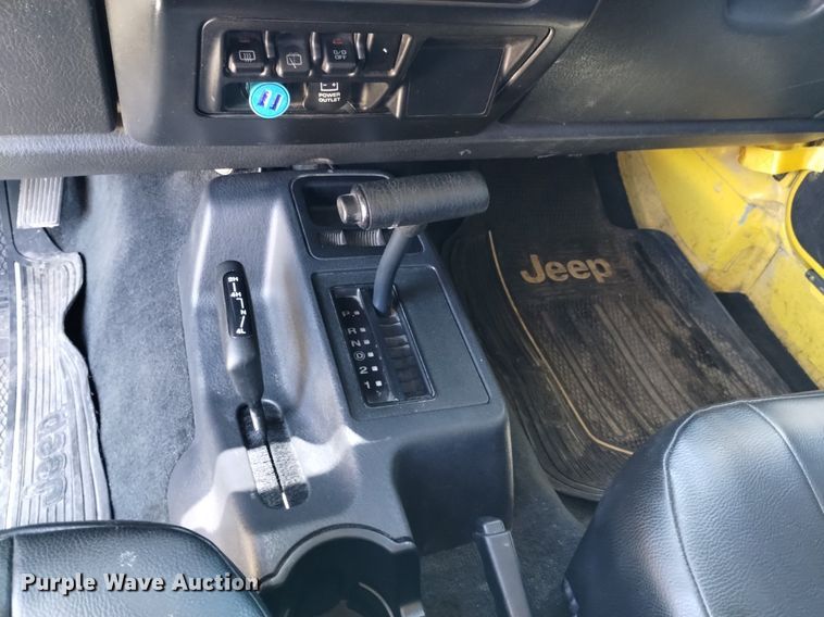 image for item DQ6114 2003 Jeep Wrangler Sport SUV