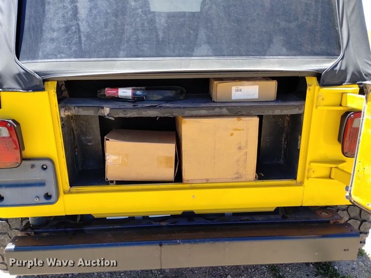 image for item DQ6114 2003 Jeep Wrangler Sport SUV