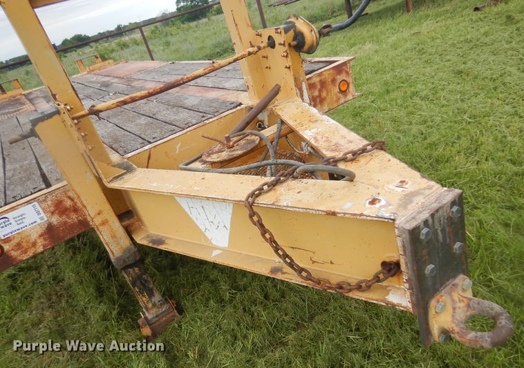 image for item DQ7115 1990 Kayln equipment trailer