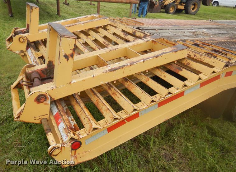 image for item DQ7115 1990 Kayln equipment trailer